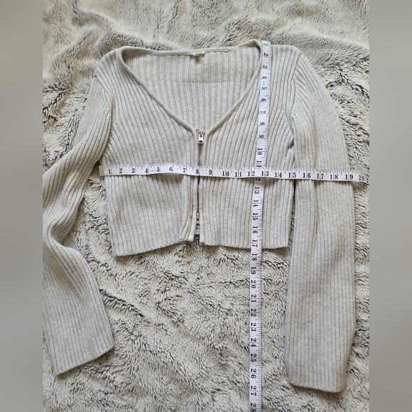 Garage Light Grey Ribbed Cropped Zip-Up Sweater - Picture 2 of 4
